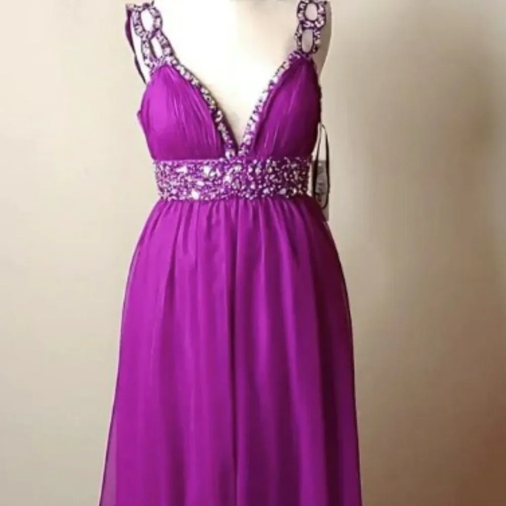 NWOT Tag Nina Canacci Long Gown in Purple - Picture 1 of 4